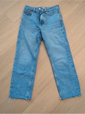 Mango Light Blue Straight-Leg Jeans Irene model